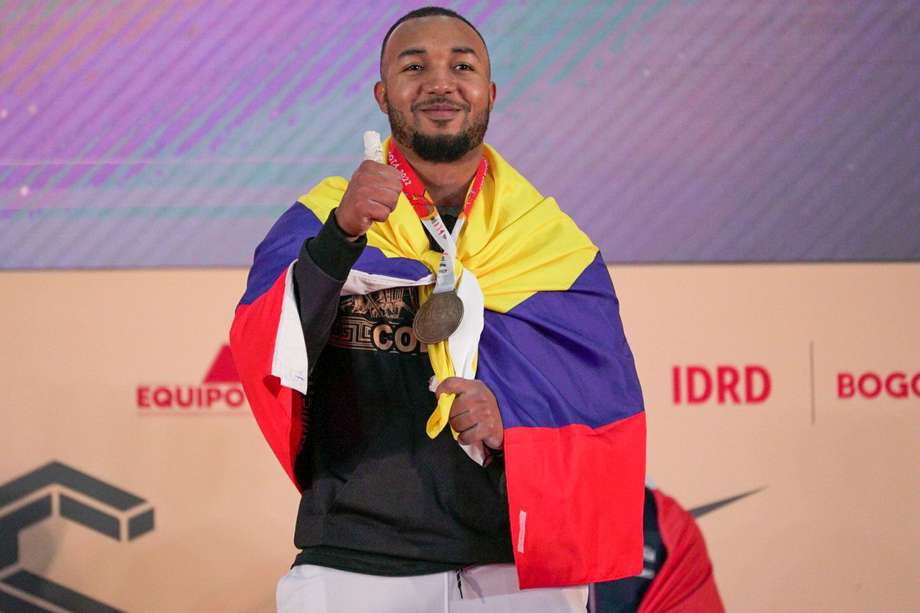 Jhor Moreno le dio a Colombia tres medallas de bronce en la octava jornada del Mundial de pesas.