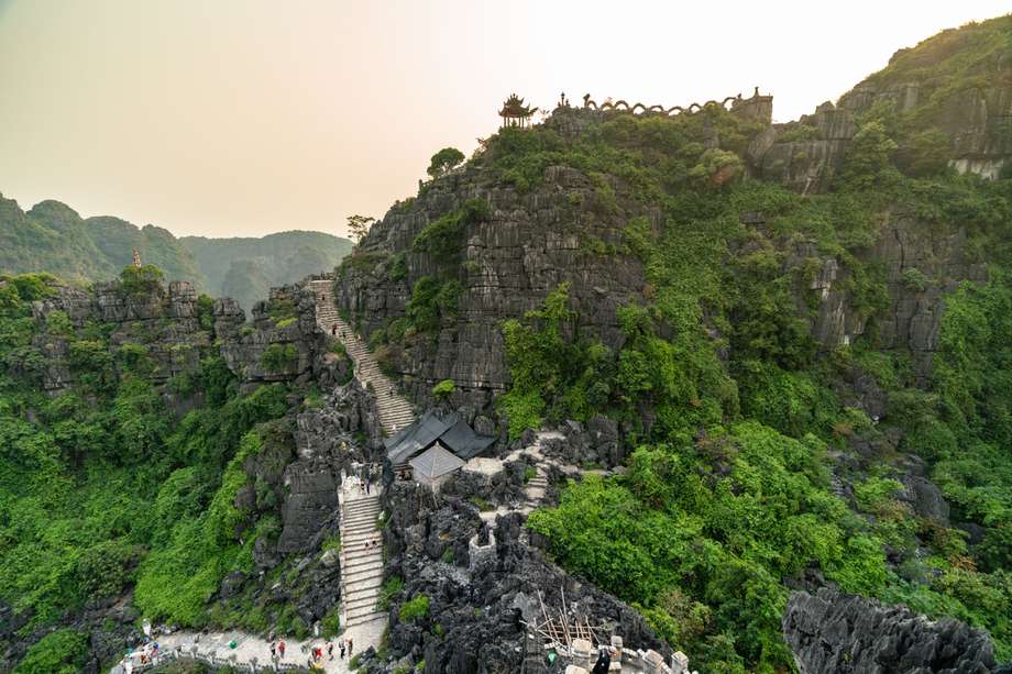 Es considerada por la UNESCO como el primer sitio Patrimonio Mundial Cultural y Natural de China desde 1987.