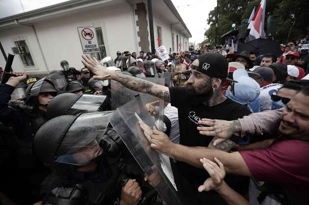 Tensión en Costa Rica entre estudiantes y policías