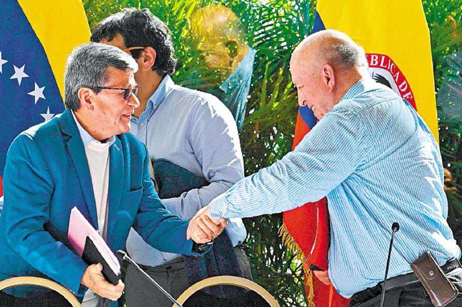 Otty Patiño es el jefe negociador del Gobierno, mientras que "Pablo Beltrán" encabeza la del Eln