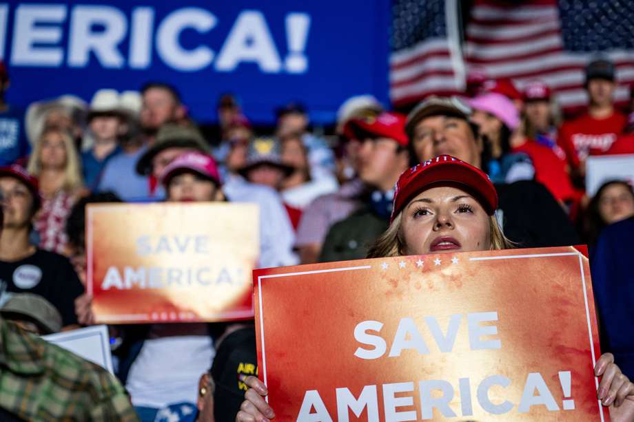 Los partidarios del expresidente Donald Trump durante el mitin 'Save America' el 22 de octubre de 2022 en Robstown, Texas. El expresidente, junto con otros candidatos y líderes republicanos, realizaron un mitin en el que animaron a los partidarios y votantes antes de las elecciones intermedias.