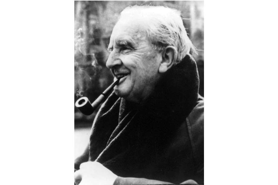 John Ronald Reuel Tolkien: el autor de novelas como “El señor de los anillos”, “El hobbit” y “El Silmarillion” fue designado Comendador de la Orden del Imperio Británico (CBE) en 1972.