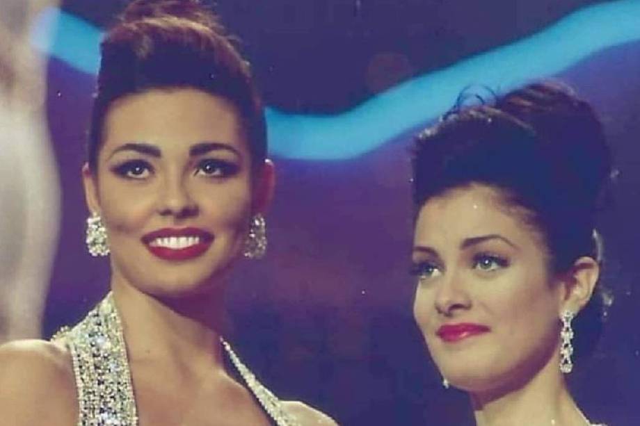 Paula Andrea Betancur y Dayanara Torres, la representante de Puerto Rico que se quedó con la corona en Miss Universo 1993.
