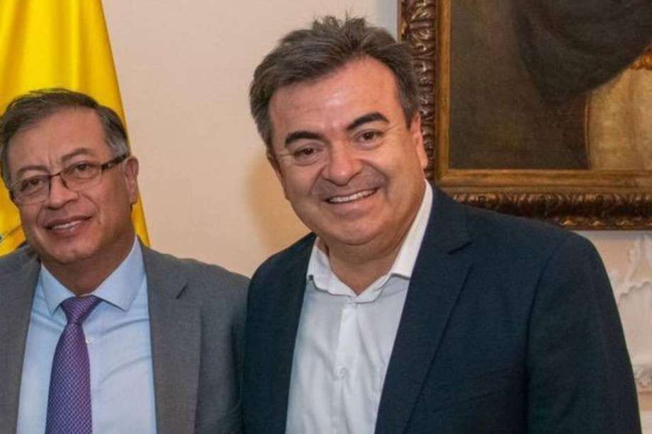 Gustavo Petro y Olmedo López, director de la Unidad de Gestión del Riesgo.