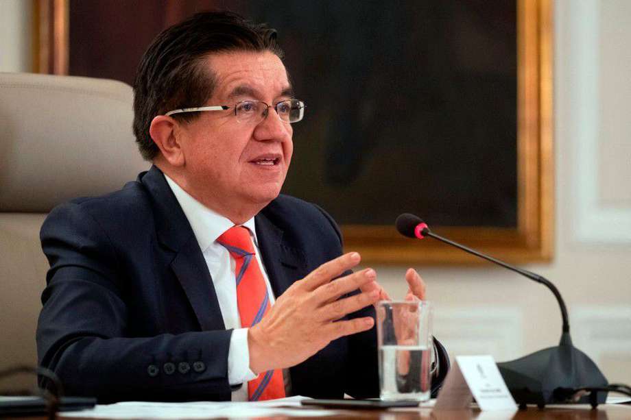 Fernando Ruiz, ministro de Salud, fue el encargado de explicar por qué Colombia no puede vacunar a los migrantes en condición irregular. / EFE