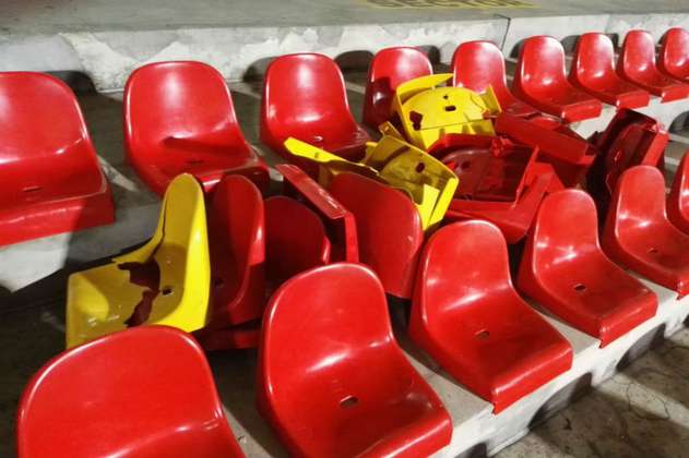 Hinchas del Pereira causaron estragos en el estadio de Techo