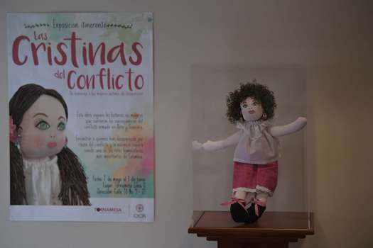 La exposición de las Cristinas del Conflicto tiene 14 muñecas de Trapo. Estará en la librería Tornamesa hasta el próximo 3 de junio. / Mauricio Alvarado