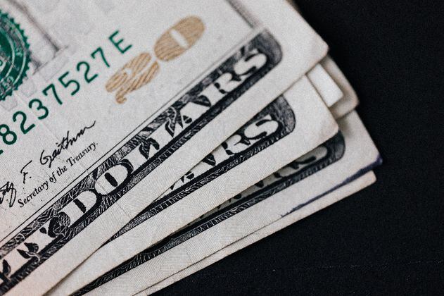 Dólar marca nuevo máximo histórico: subió $190 y cerró en $4.578