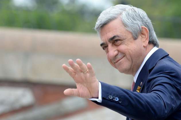 Dimite el primer ministro de Armenia en medio de multitudinarias protestas