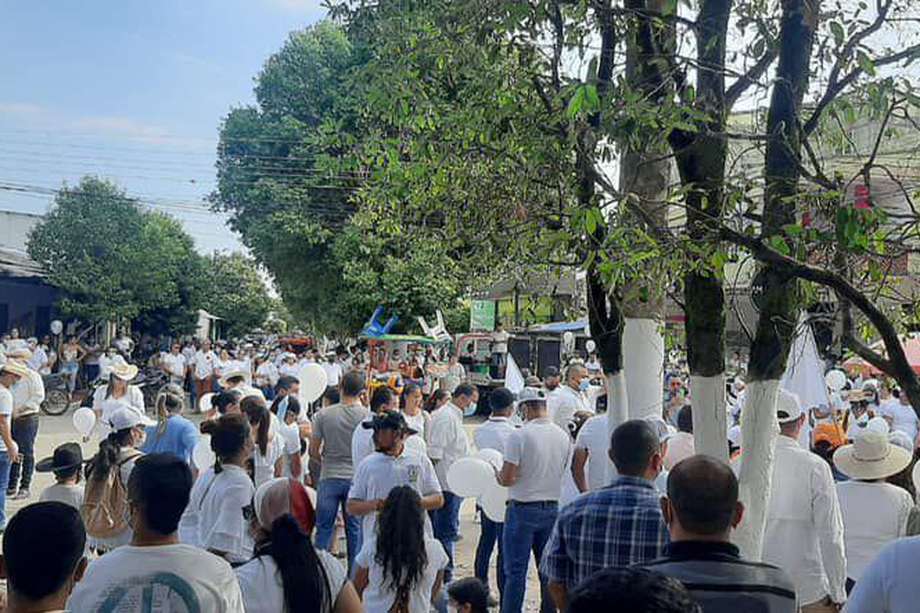 En la marcha participan los alcaldes de seis municipios del departamento.