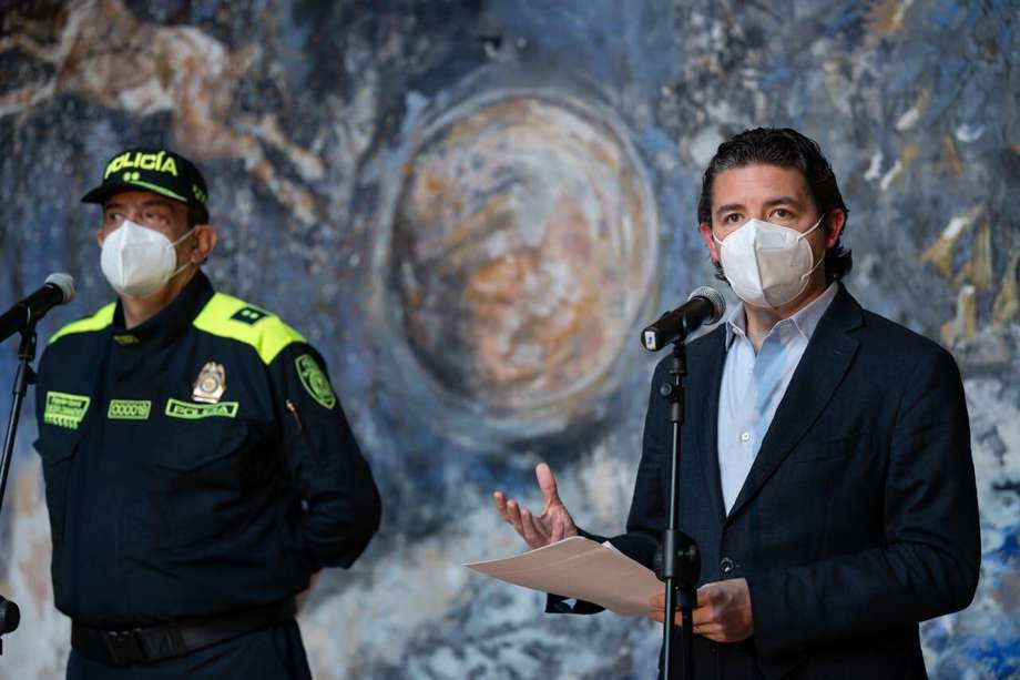 El secretario de Seguridad (derecha) , Aníbal Fernández, anunció las medidas frente el paro armado del ELN. 