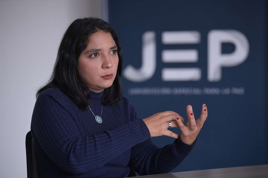 La magistrada Alexandra Sandoval, vicepresidenta de la JEP, explica en qué consiste el programa.