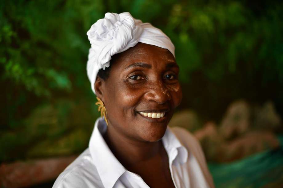 “Trabajar con bebidas ancestrales como el Viche y el Curao es apoyar a toda una comunidad, es dar a conocer los saberes y la cultura afrocolombiana”, afirma la maestra vichera.