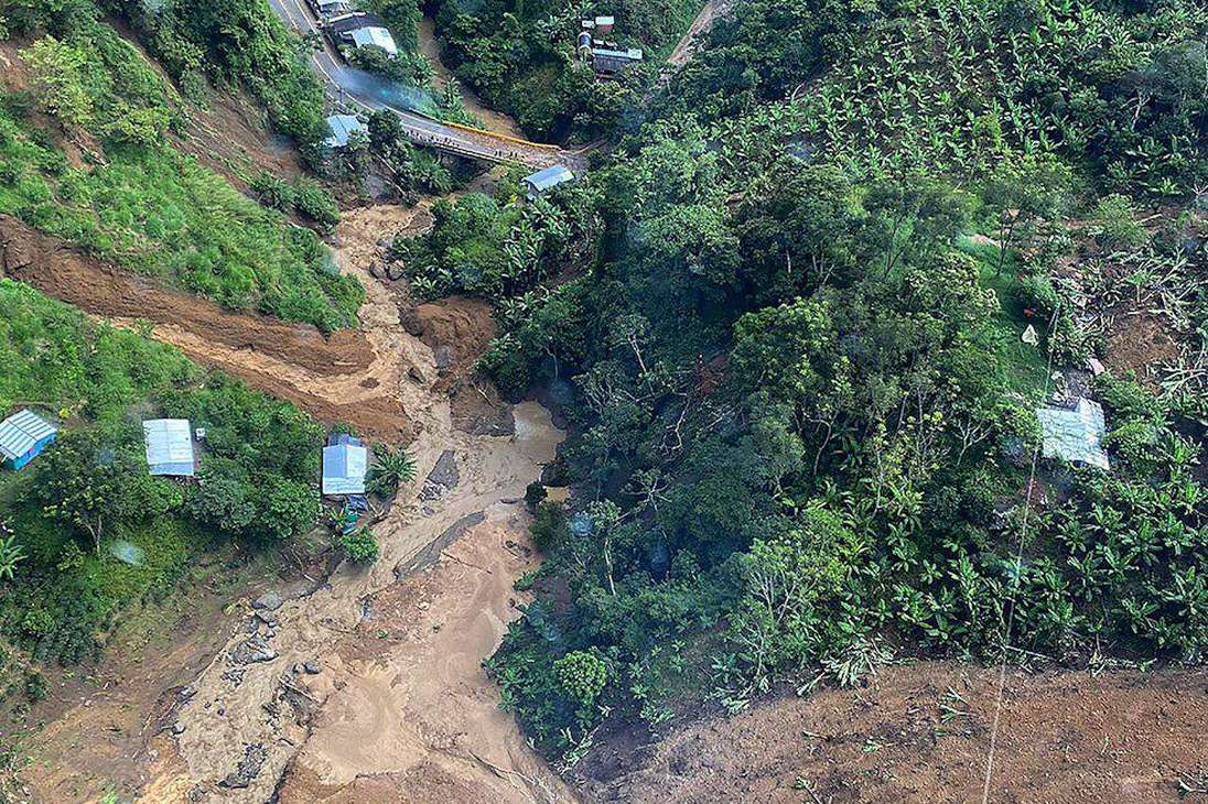 El presidente Iván Duque afirmó que ante la compleja situación que viven varias regiones por las lluvias, las autoridades "mantendremos monitoreo, evaluamos acciones y pedimos a sus habitantes atender recomendaciones".