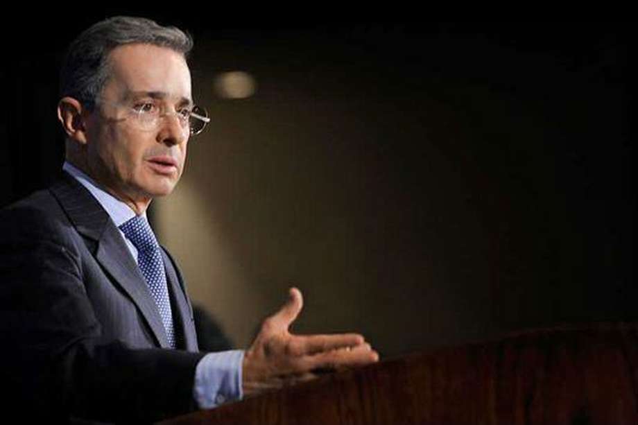 Corte Suprema niega definitivamente la recusación del senador Uribe