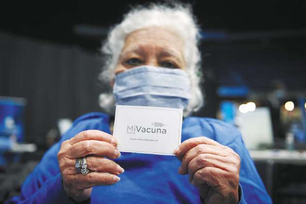 Habría reducción del 50 % en muertes de mayores de 70 en Bogotá por vacunación