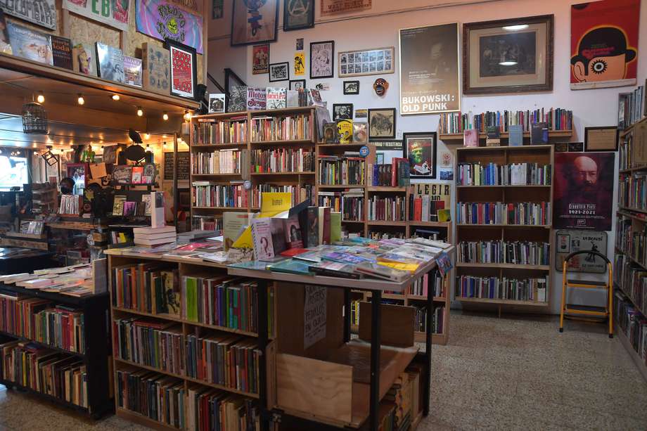 El café librería La Valija de Fuego, ubicada en la carrera 7 en Bogotá, es una de las 483 librerías inscritas en la plataforma digital.