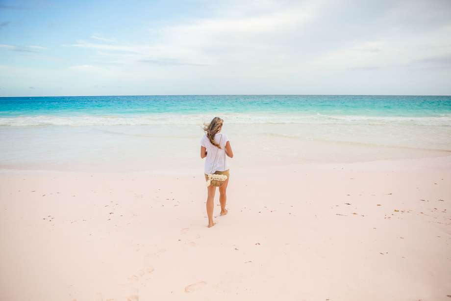 Pink Sand Beach en Bahamas.