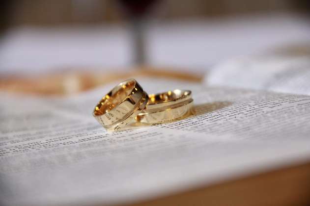 Sacerdote revela el verdadero significado del anillo de matrimonio: sorprendió a todos
