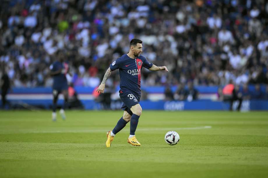Lionel Messi en acción con París Saint-Germain.