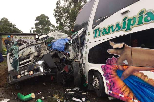Dos muertos y 20 heridos dejó accidente de tránsito en la vía Panamericana