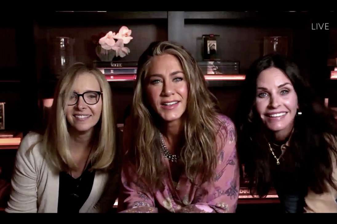 Jennifer Aniston junto a sus amigas y compañeras de set de “Friends”, Lisa Kudrow y Courteney Cox.