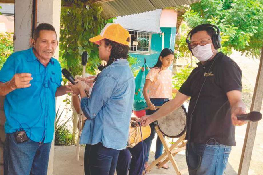 Equipo de la emisora de paz de San Jacinto, Bolívar. / Radio Nacional de Colombia