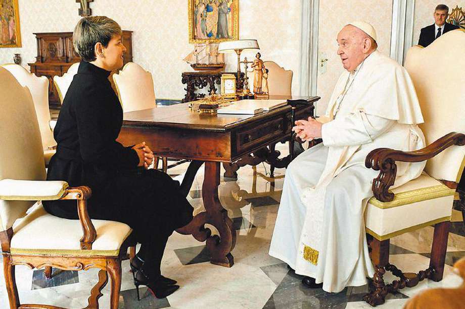 El Papa Francisco recibió en audiencia privada a la Primera Dama Verónica Alcocer García