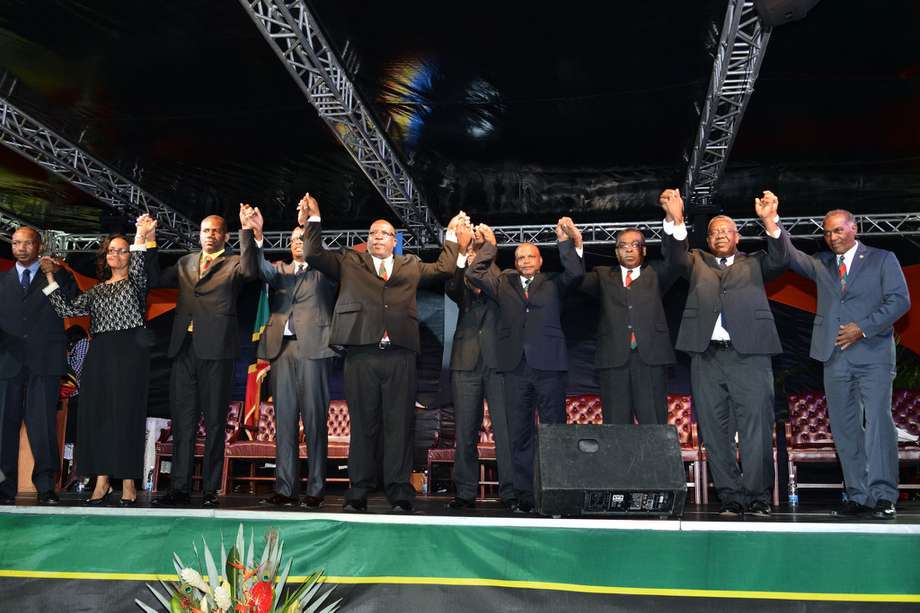 Thimothy Harris (quinto de izquierda a derecha) lideró el Team Unitiy y logró convertirse en primer ministro de San Cristóbal y Nieves. En su campaña hizo promesas que honró con cooperación venezolana/ CRÉDITO Saint Kitts and Nevis Photo Stream tomado de Flickr.com/16418628237