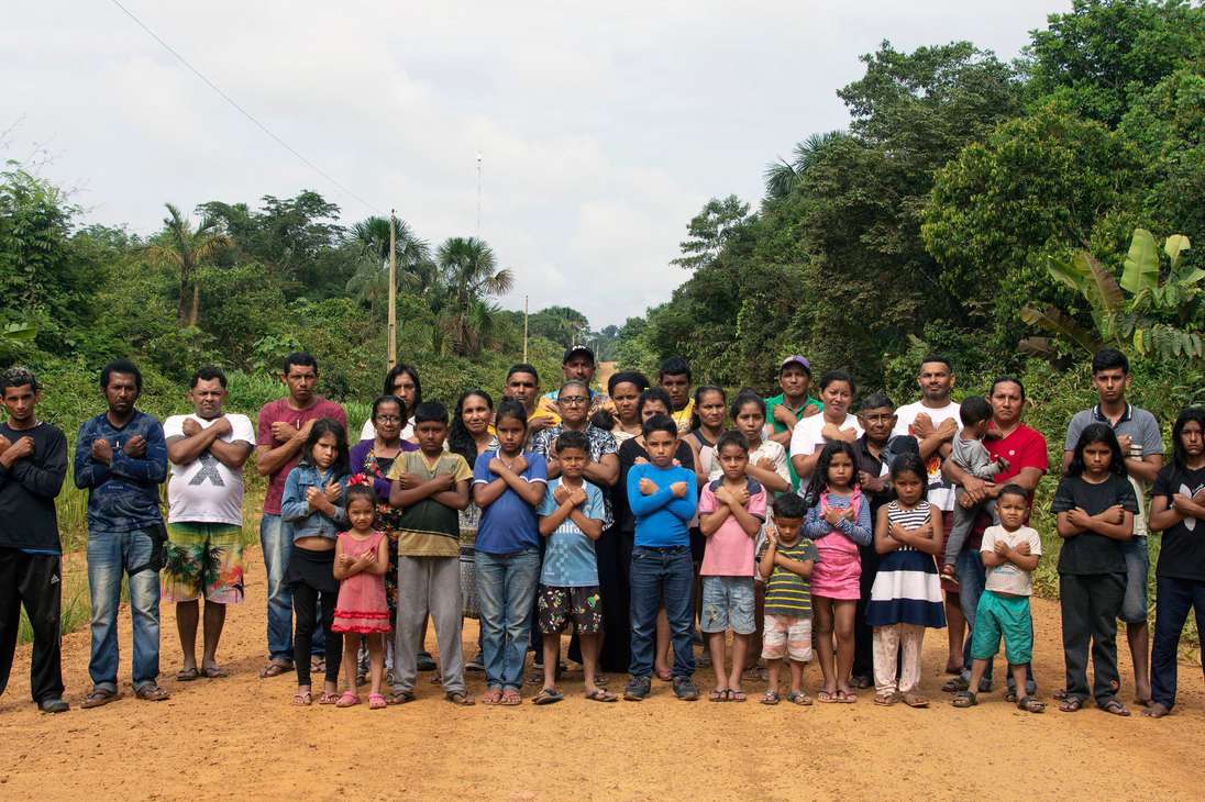 Indígenas Mura, en Brasil  y su lucha por proteger la Amazonia su territorio.