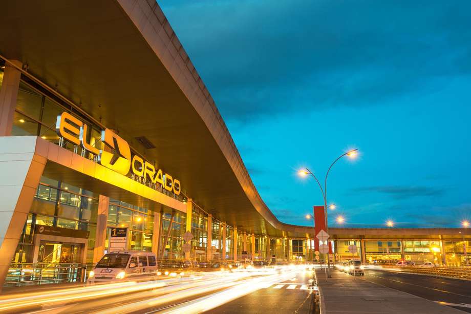El Aeropuerto Internacional El Dorado es la principal terminal aérea de Colombia.