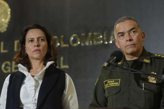 La ministra del Interior, Nancy Patricia Gutiérrez, y el director de la Policía Óscar Atehortúa. / Policía Nacional