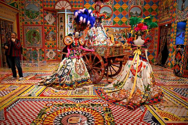 Dolce & Gabbana y los artesanos que los inspiraron en exposición en Milán