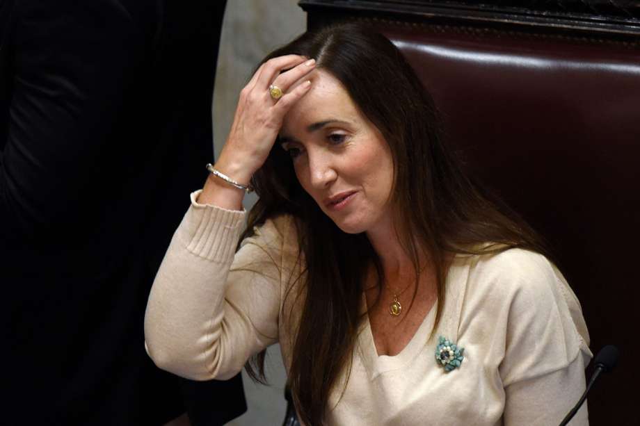 La titular de la Cámara Alta y vicepresidenta argentina, Victoria Villarruel, encabezó la sesión de debate acerca del decreto de necesidad y urgencia (DNU) para desregular la economía.