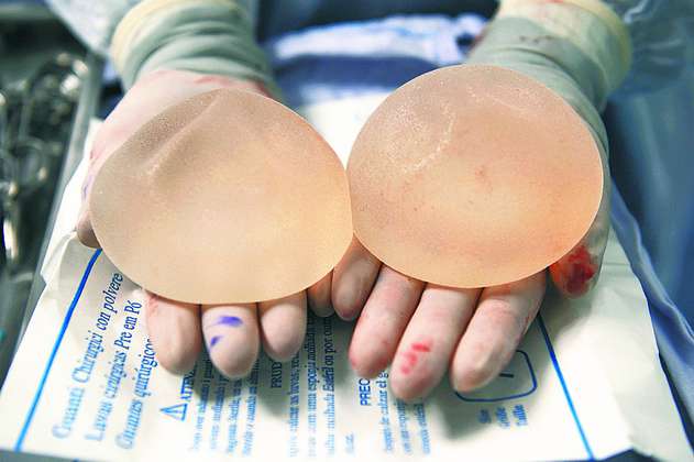 Retiran del mercado una marca de implantes mamarios relacionados con cáncer