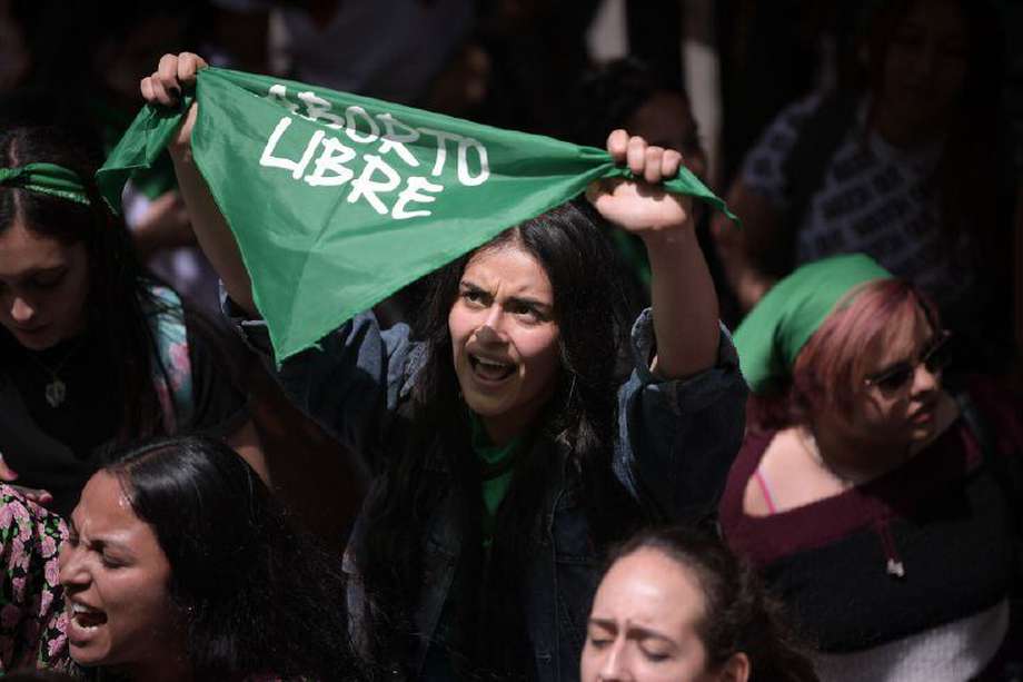 Plantón por debate en la Corte Constitucional sobre el aborto. 