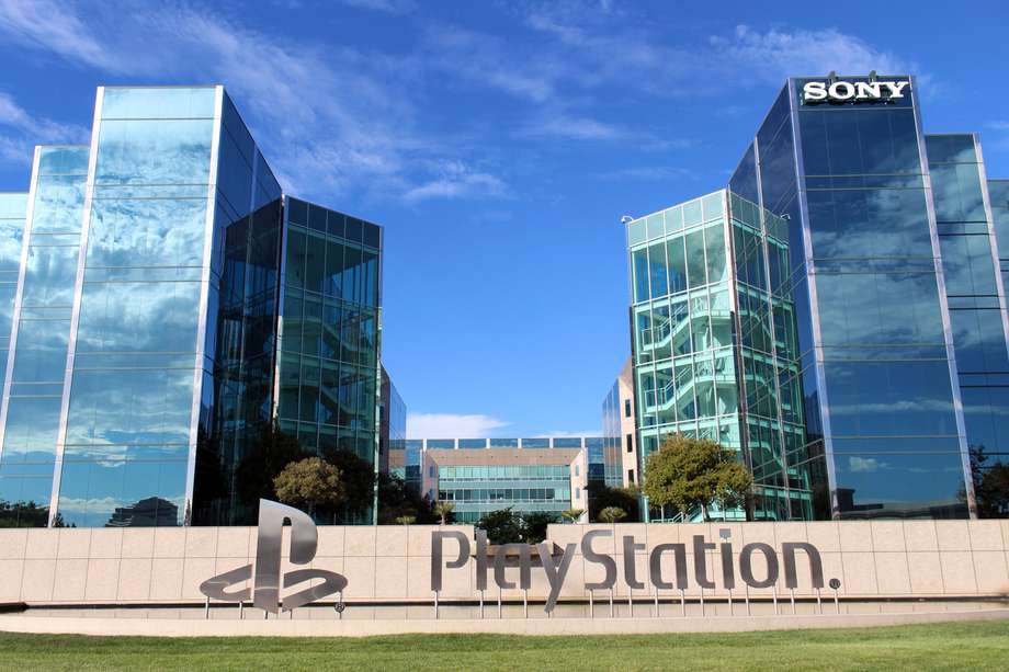 La división de Sony dedicada a la industria de los videojuegos es denominada Sony Interactive Entertainment.