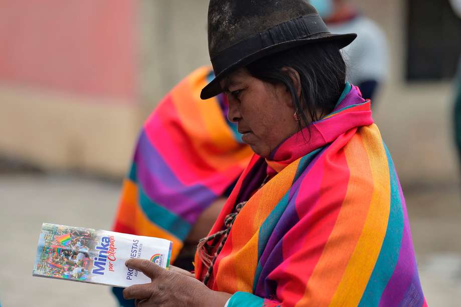 Analistas y sondeos, cuya publicación está prohibida desde hace diez días en Ecuador, anticipan una segunda vuelta, prevista para el 11 de abril.