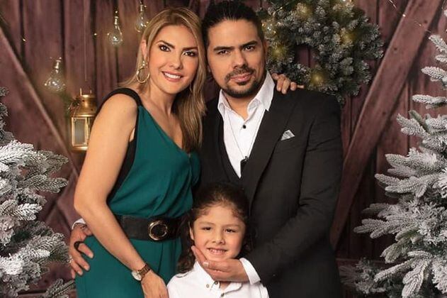 Ana Karina Soto y Alejandro Aguilar presentan al nuevo integrante de la familia