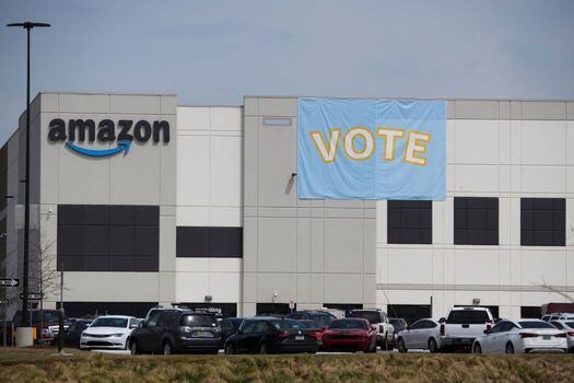 El almacén de Amazon en Bessemer en Alabama está buscando convertirse en el primero de la compañía en formar un sindicato.