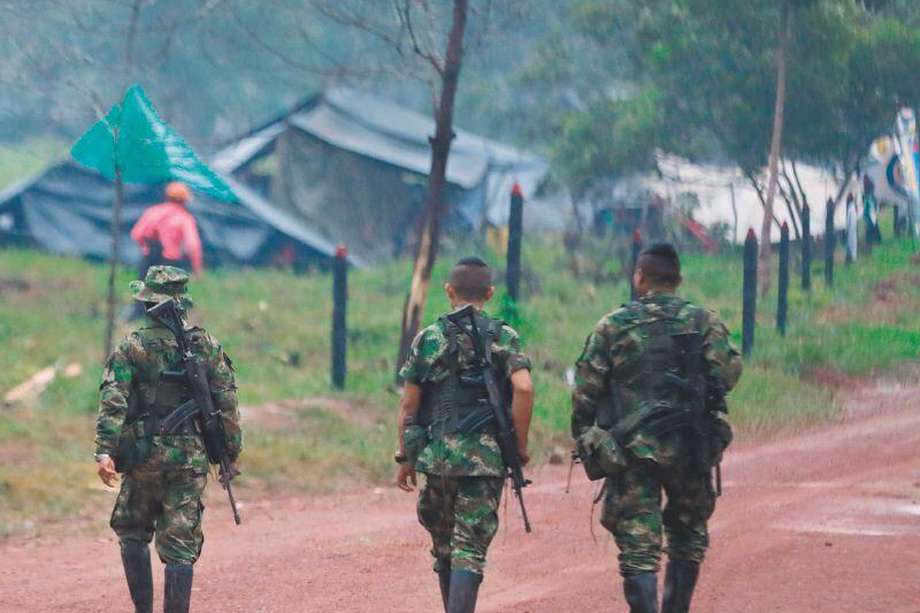Combatientes del Estado Mayor Central de las FARC en las sabanas del Yarí, Caquetá.