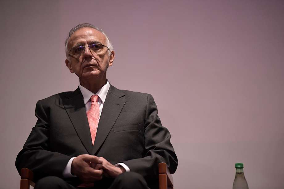 Ministro de defensa, durante el evento en el que reconoció y pidió perdón por la ejecución extrajudicial de Alix Fabián Vargas, asesinado en 2008 por militares.