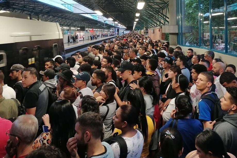 Tras superar la emergencia, se han registrado retrasos hasta de 20 minutos en las estaciones del Metro.