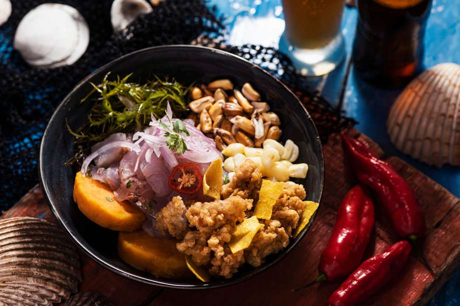 Comida tradicional de Perú que puede fusionarse con la crocancia del chicharrón.
