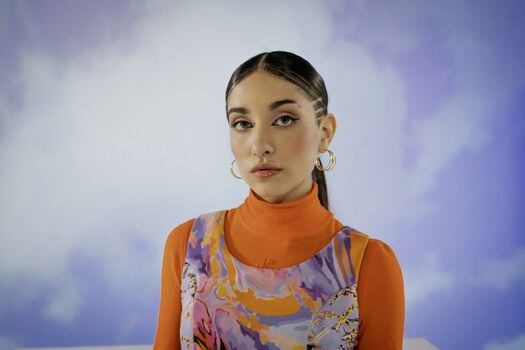 En septiembre de 2019, María Becerra lanzó su primera producción bajo el título de "222", que contenía las tres primeras canciones que sacó profesionalmente.