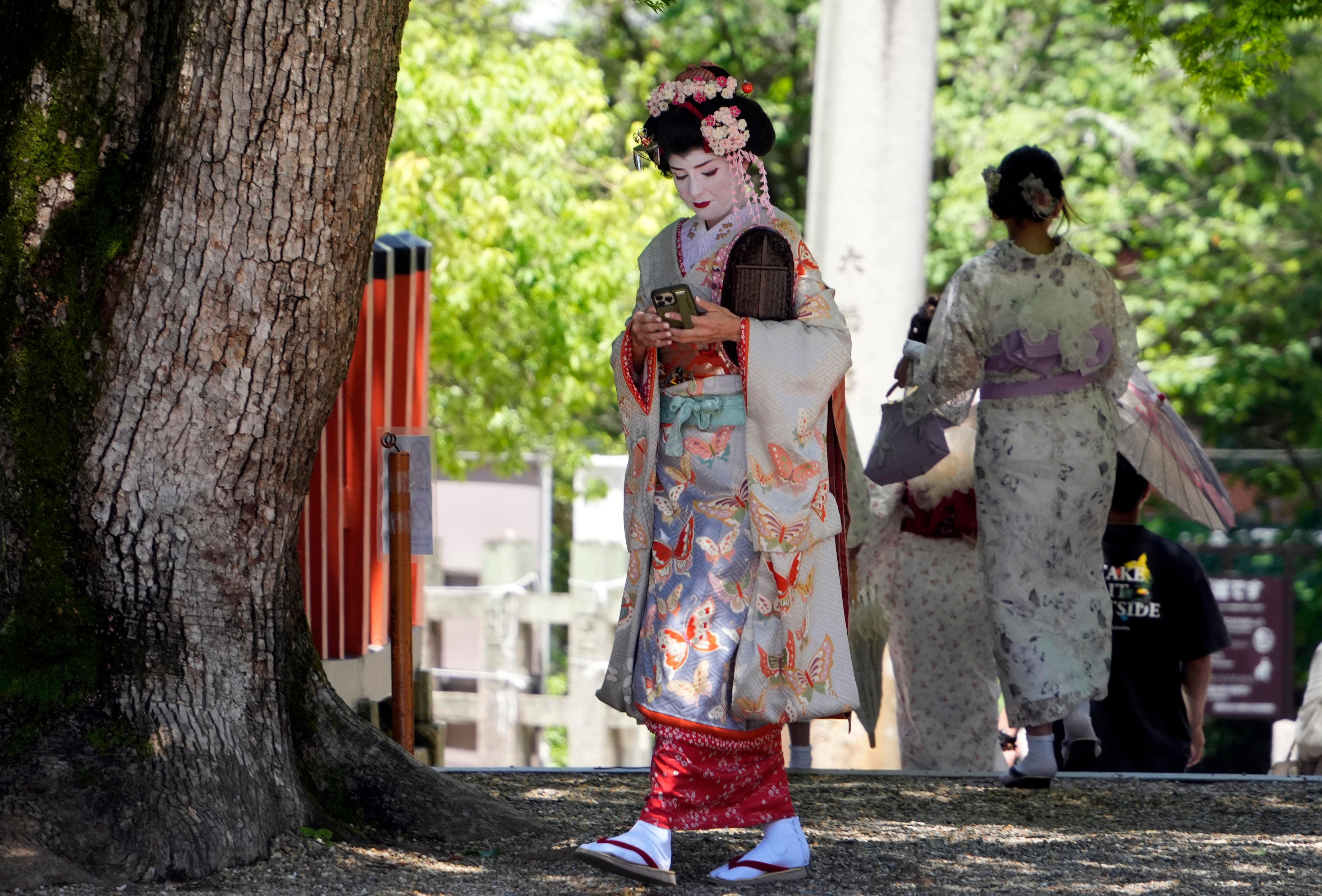 Vecinos de Kioto cierran calles para evitar que los turistas persigan a geishas | EL ESPECTADOR