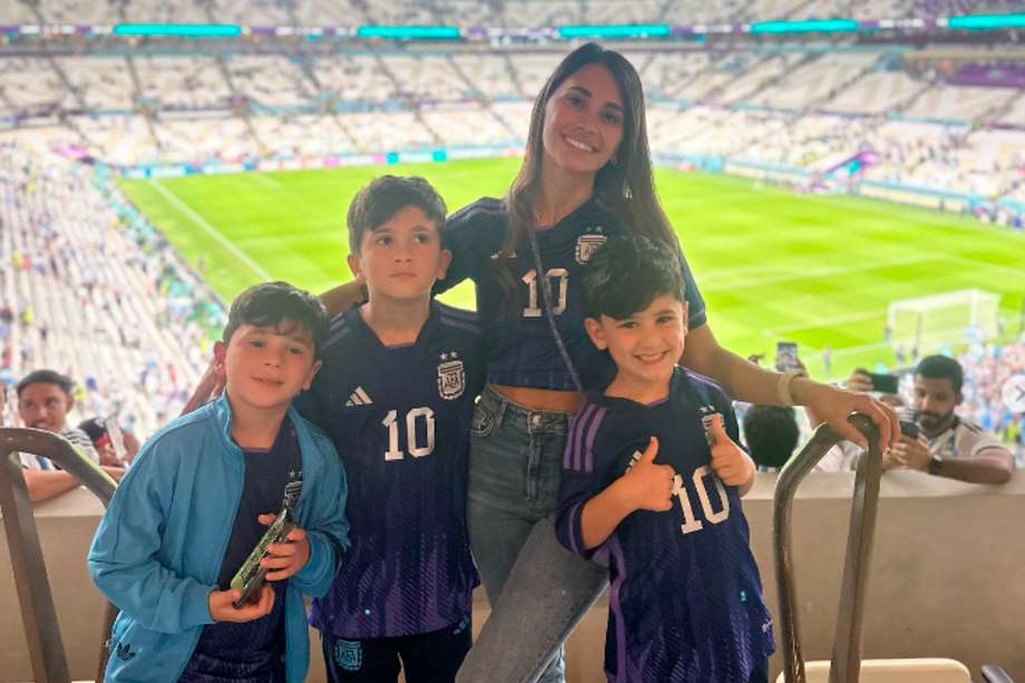 Argentina siempre es novedad y más cuando está en el Mundial, esta fue la reacción de Antonela Roccuzzo, esposa de Messi al corregir a uno de sus hijos en pleno estadio de Qatar.