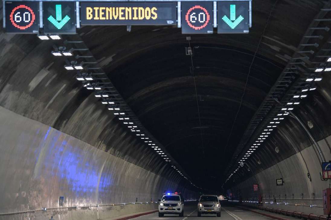 Imagen al interior del túnel de La Línea