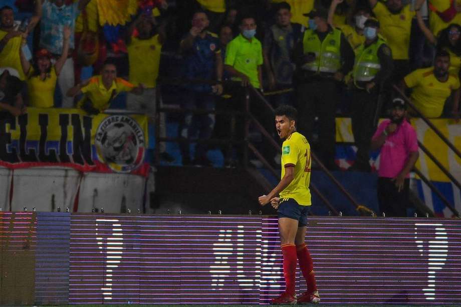 Luis Díaz celebra su gol en el partido de Colombia contra Chile.