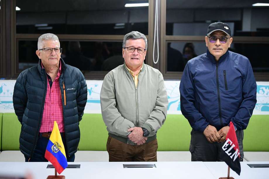 Aureliano Carbonell, Pablo Beltrán y Bernardo Téllez, negociadores del ELN, a su llegada a Bogotá.